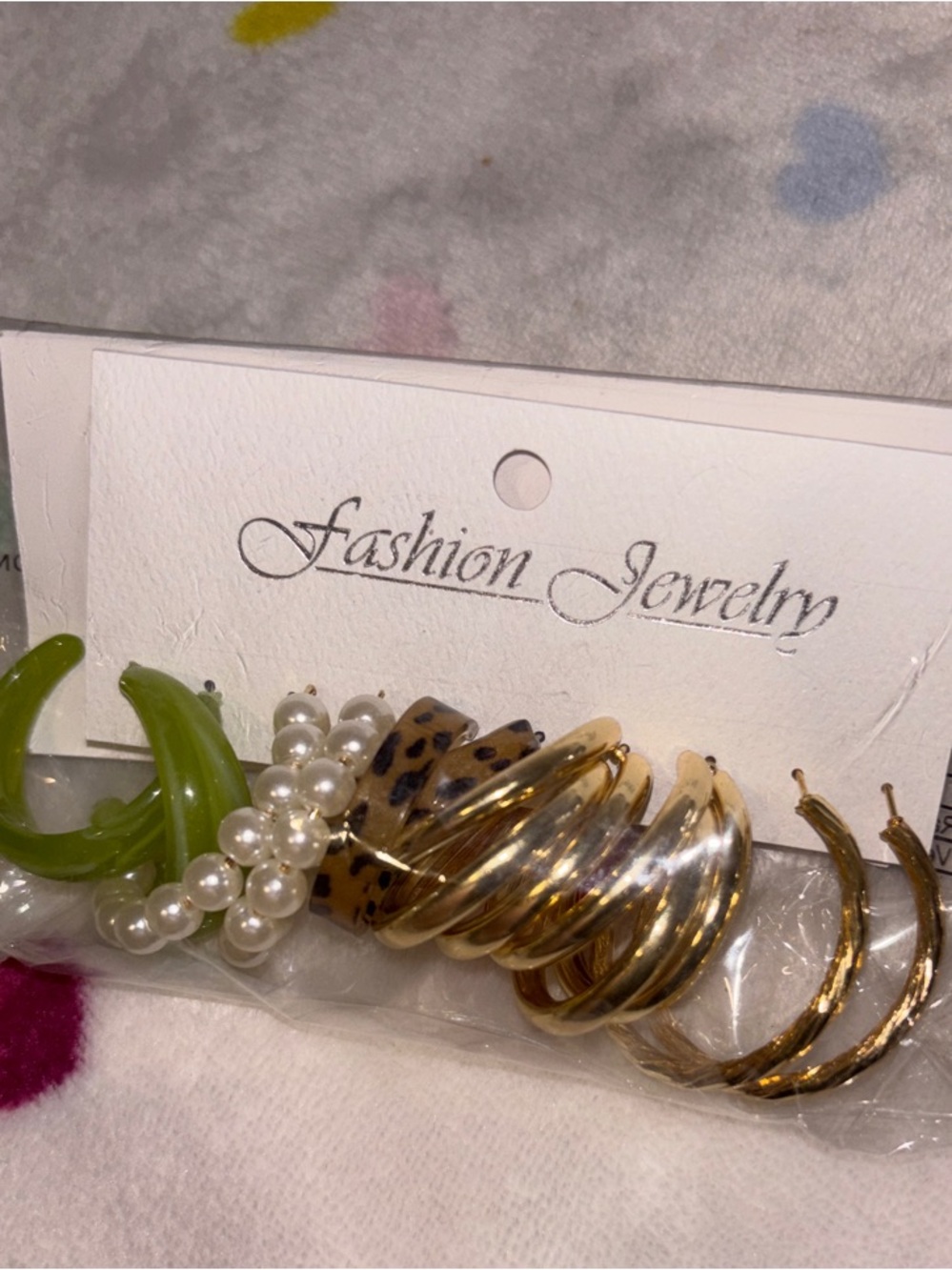 5 pairs of earrings